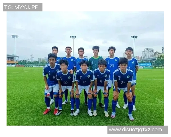 足球场上的璀璨星光：探寻那些让人心跳加速的足球明星背后的故事与荣耀