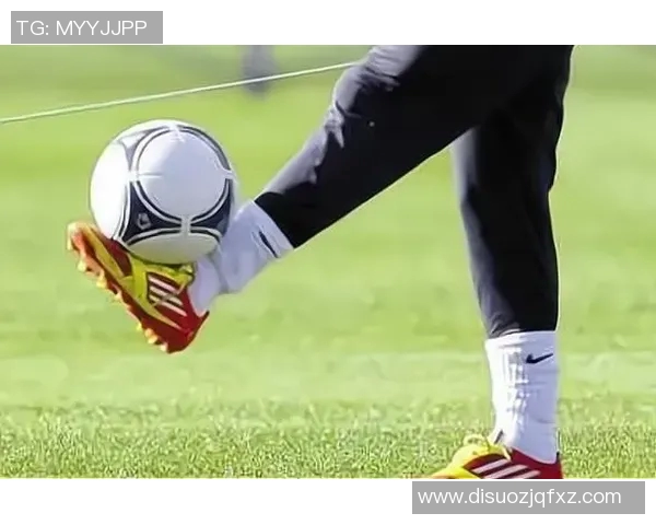 足球明星脚法对比解析揭秘不同风格的技术特点与球场表现